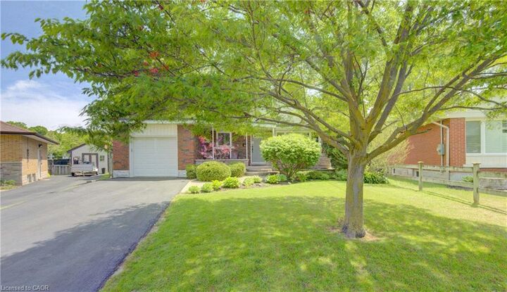 Property Photo:  71 Pinecrest Drive  ON N2A 2G6 