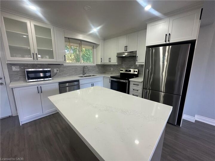 Property Photo:  16 Poplar Street Upper  ON N3Y 1B2 