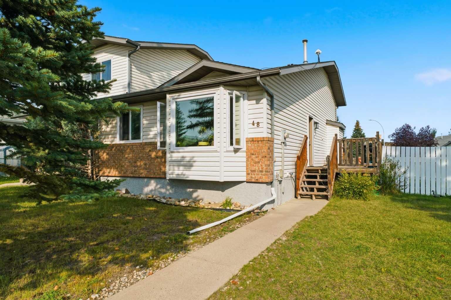 Property Photo:  48 West Aarsby Road  AB T4C 1L3 