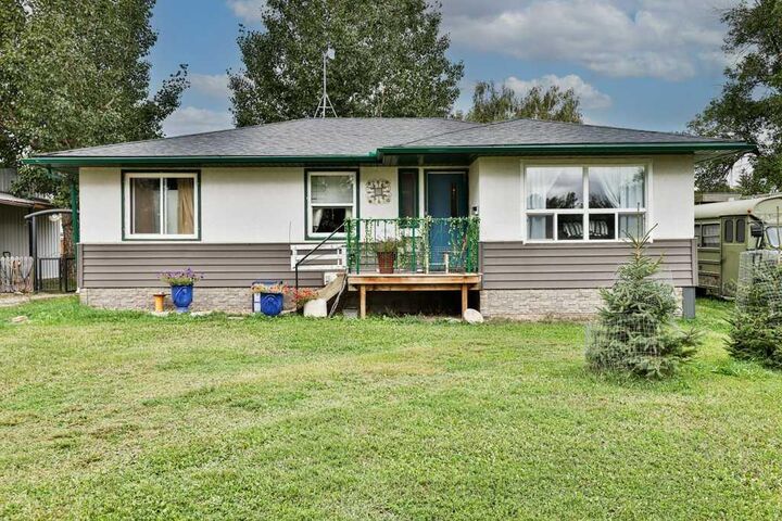Property Photo:  232 Whitney Street  AB T0L 0N0 