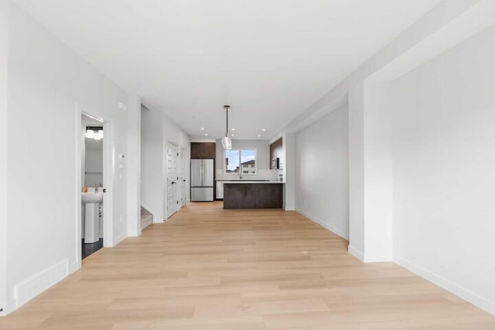 Photo de la propriété:  158 Waterford Road  AB T1X 3B5 