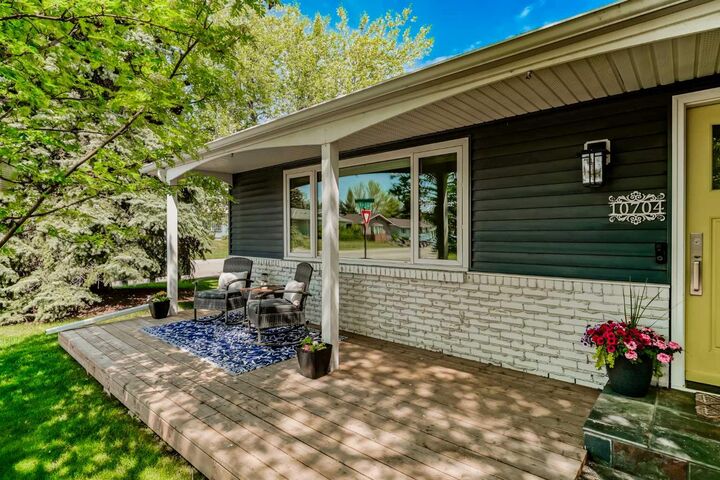 Property Photo:  10704 Maplecrest Road SE  AB T2J 1X9 
