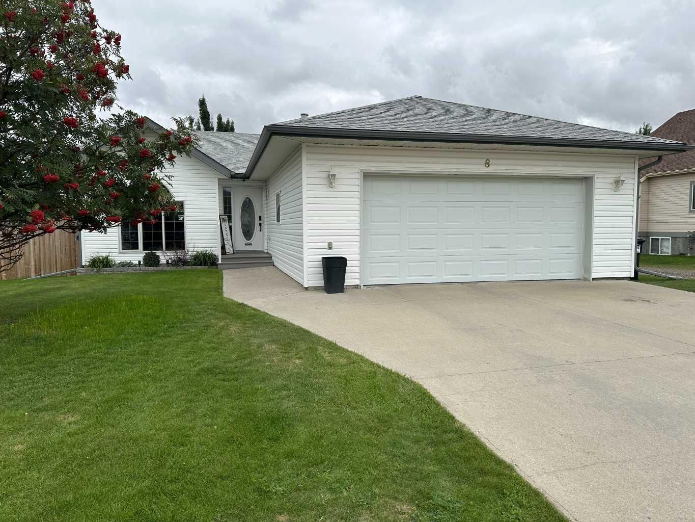 Property Photo:  8 Westpoint Drive  AB T0M 0W0 