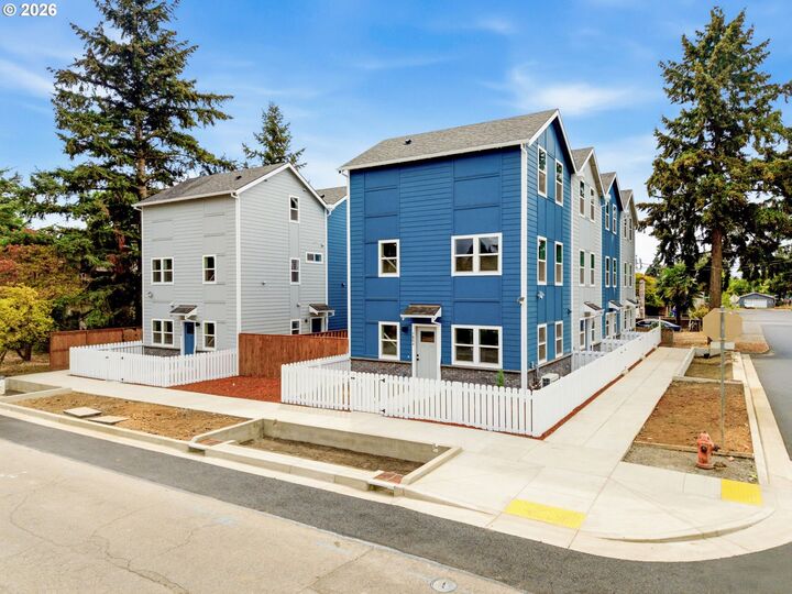 Property Photo: 7406 SE 78th Ave OR 97206