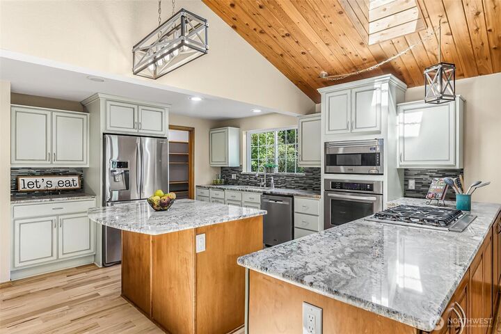 Property Photo: 18404 W Spring Lake Drive SE WA 98058