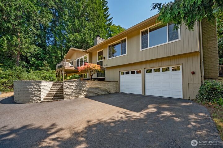 Property Photo:  5212 W Mercer Place  WA 98040 