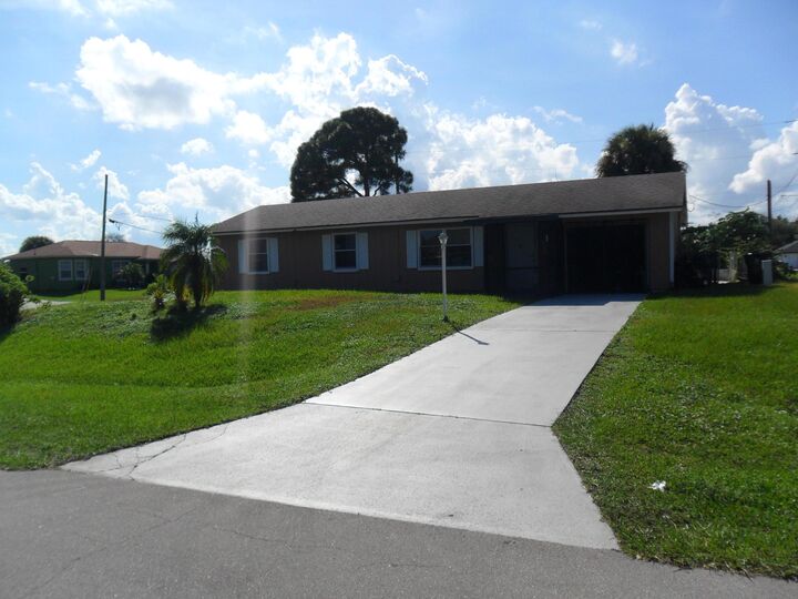 Property Photo:  2574 SW Deckard Street  FL 34953 