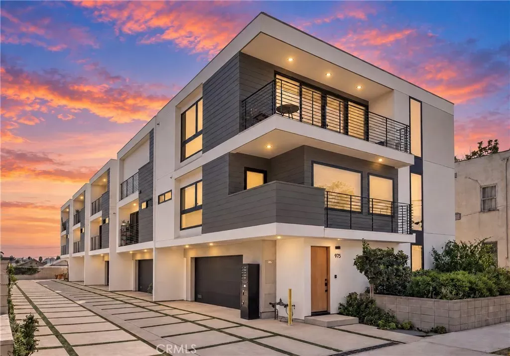 Property Photo: 971 N Starlight Court CA 90029