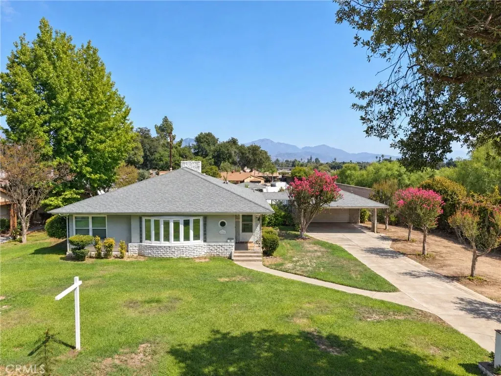 Property Photo:  2989 Ladera Road  CA 92405 
