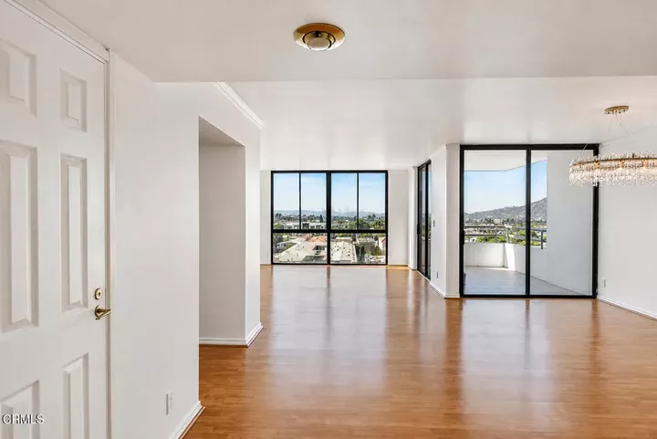 Property Photo:  345 Pioneer Drive 902  CA 91203 