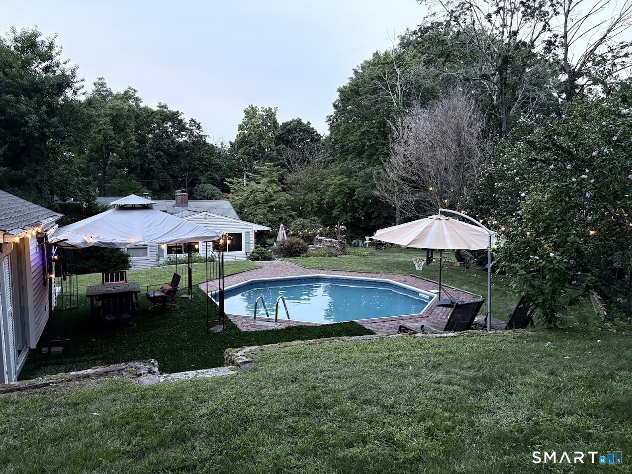 Property Photo:  114 Murlyn Road  CT 06518 