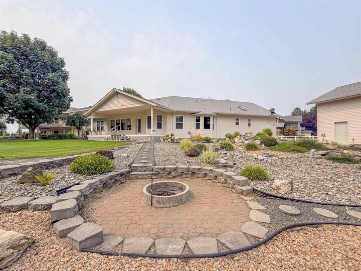 Property Photo:  1555 S Meyers St  WA 99141 