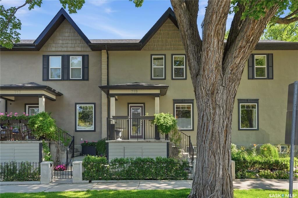 Property Photo: 719 14th Street E SK S7N 0P6