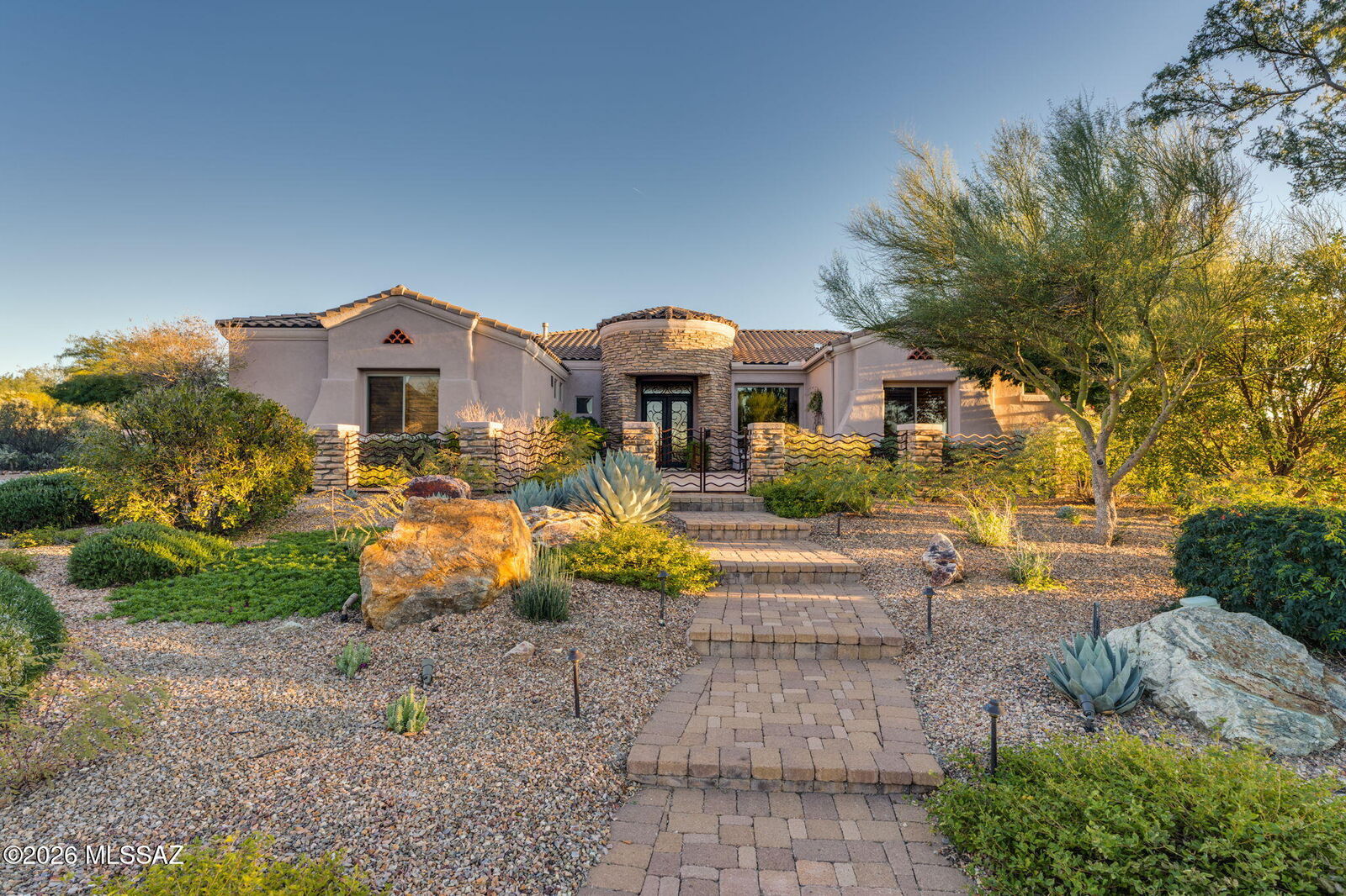 Property Photo:  13906 N Easy Par Place  AZ 85658 