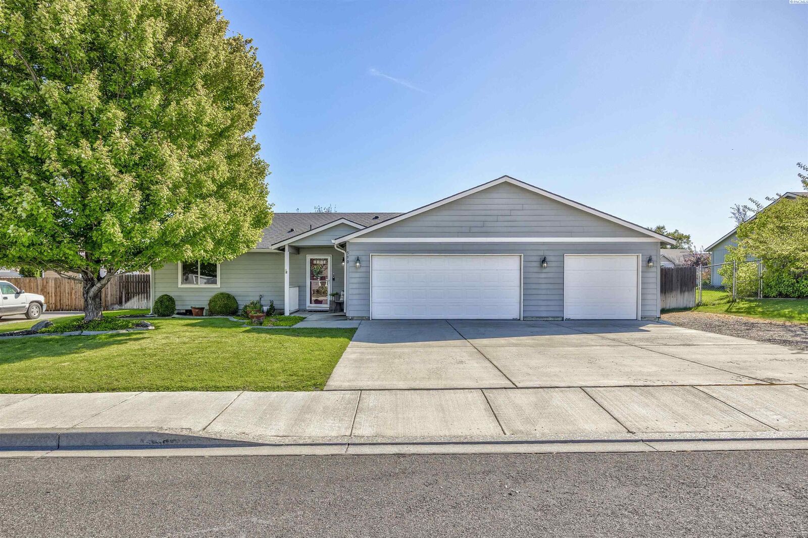 Property Photo:  590 Tanglewood Drive  WA 99352 