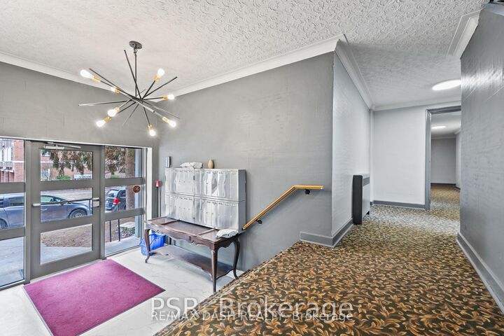Property Photo:  69 Old Mill Terrace 06  ON M8X 1A1 