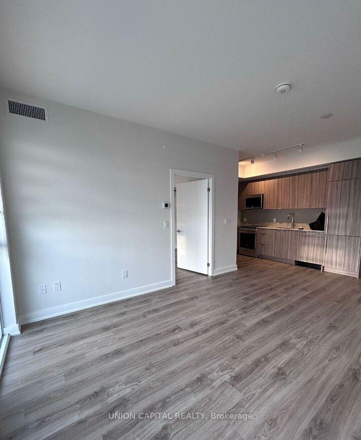 Property Photo:  4130 Parkside Village Drive 2811  ON L5B 3M8 