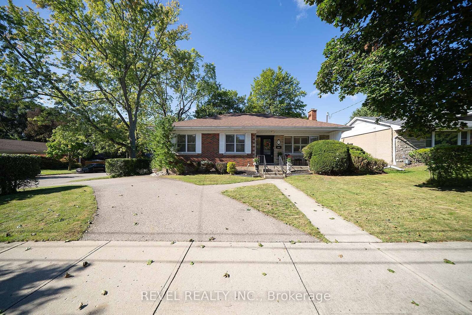 Property Photo:  57 Devon Street  ON N3R 1M5 