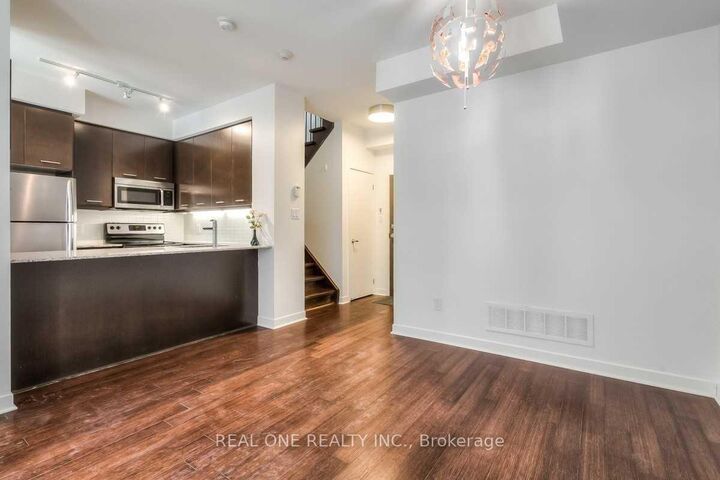 Property Photo:  370 Square One Drive Th23 C  ON L5B 0E6 