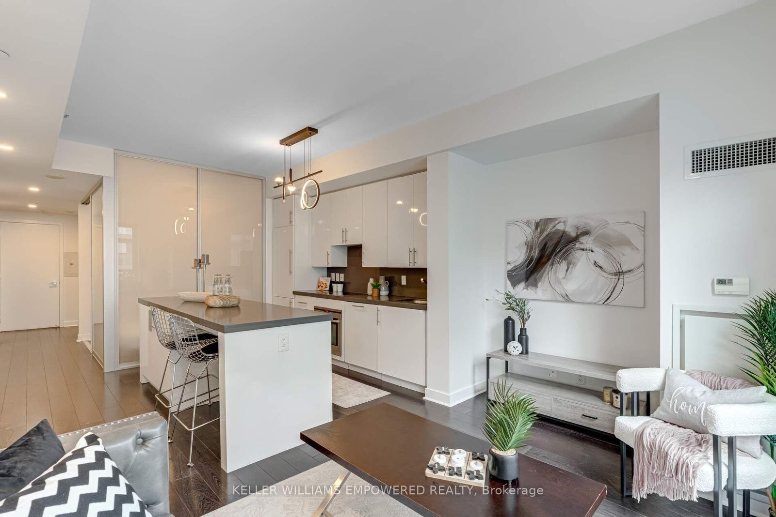 Property Photo:  156 Portland Street 719  ON M5V 0G1 