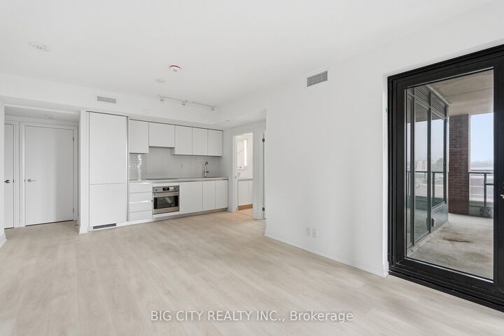 Property Photo:  25 Frederick Todd Way 504  ON M4G 4E8 