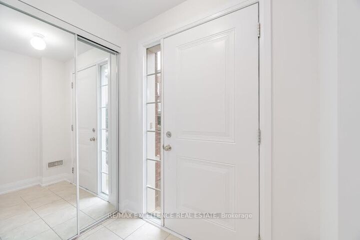 Property Photo:  165 Hampshire Way 51  ON L9T 8M7 
