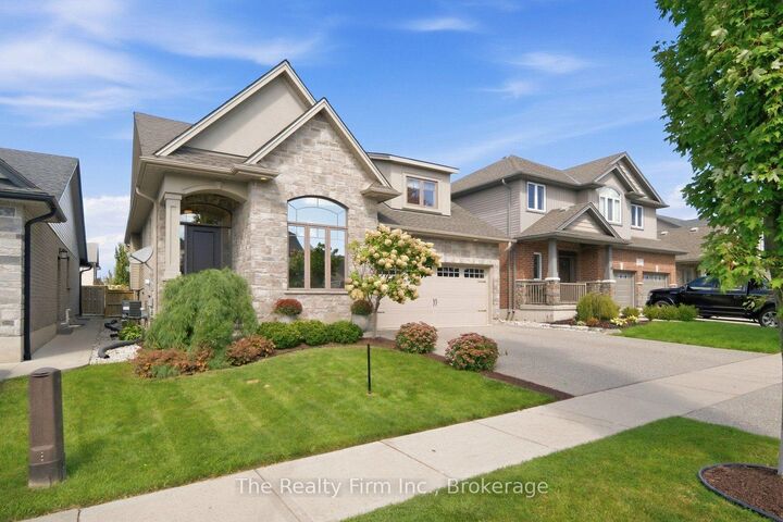 Property Photo:  247 Dieppe Drive  ON N4T 0G1 