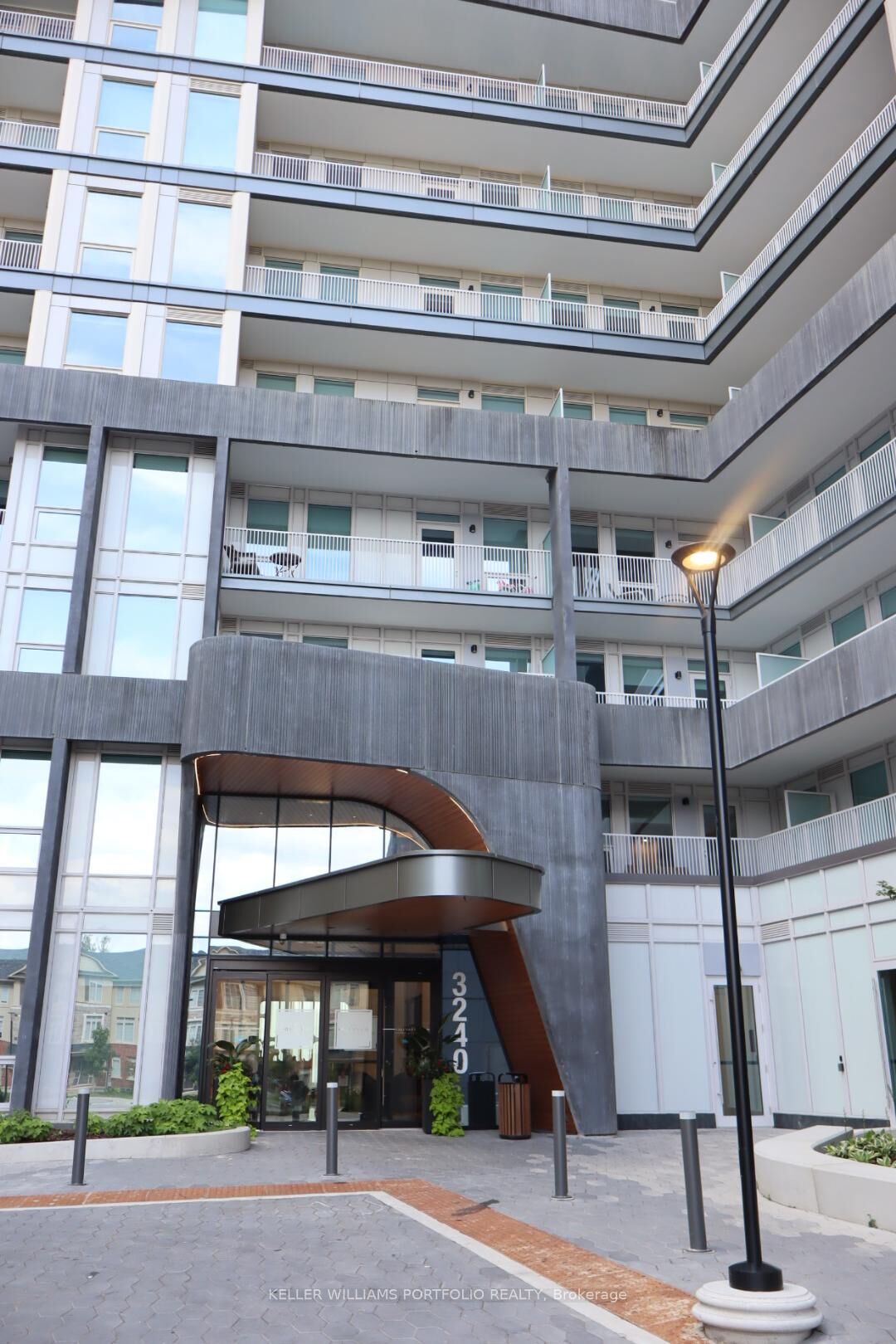 Property Photo: 3240 William Coltson Avenue 1105 ON L6H 8C8