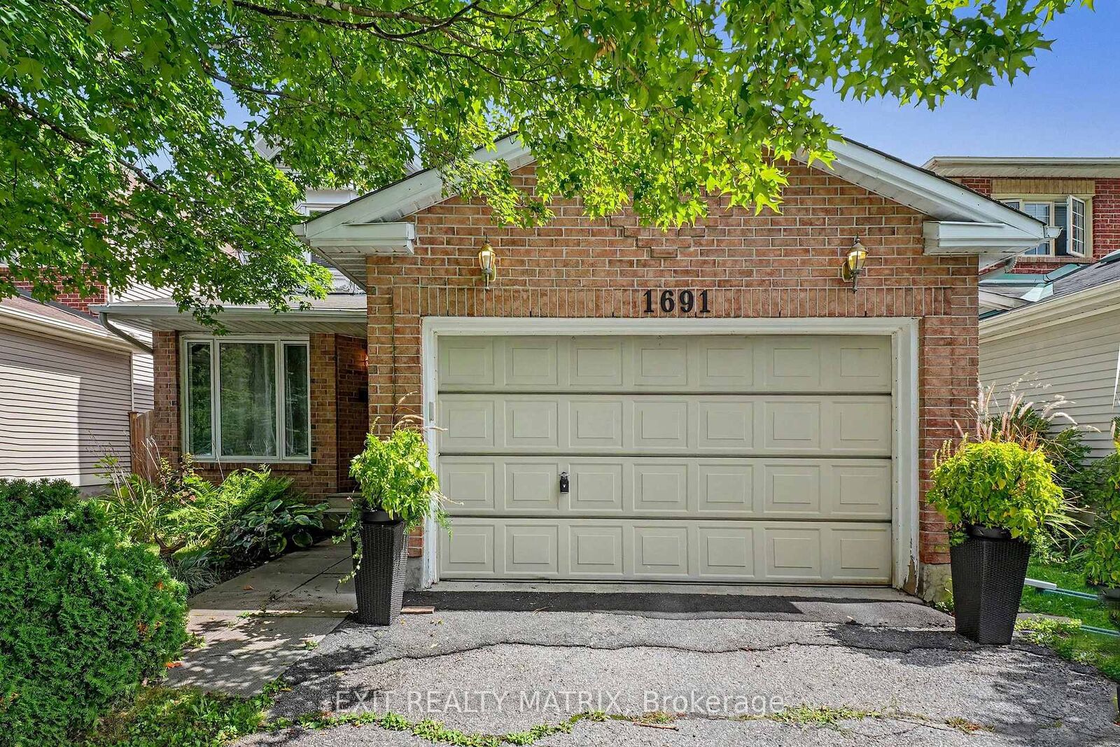 Property Photo:  1691 Hunters Run Drive  ON K1C 6X3 