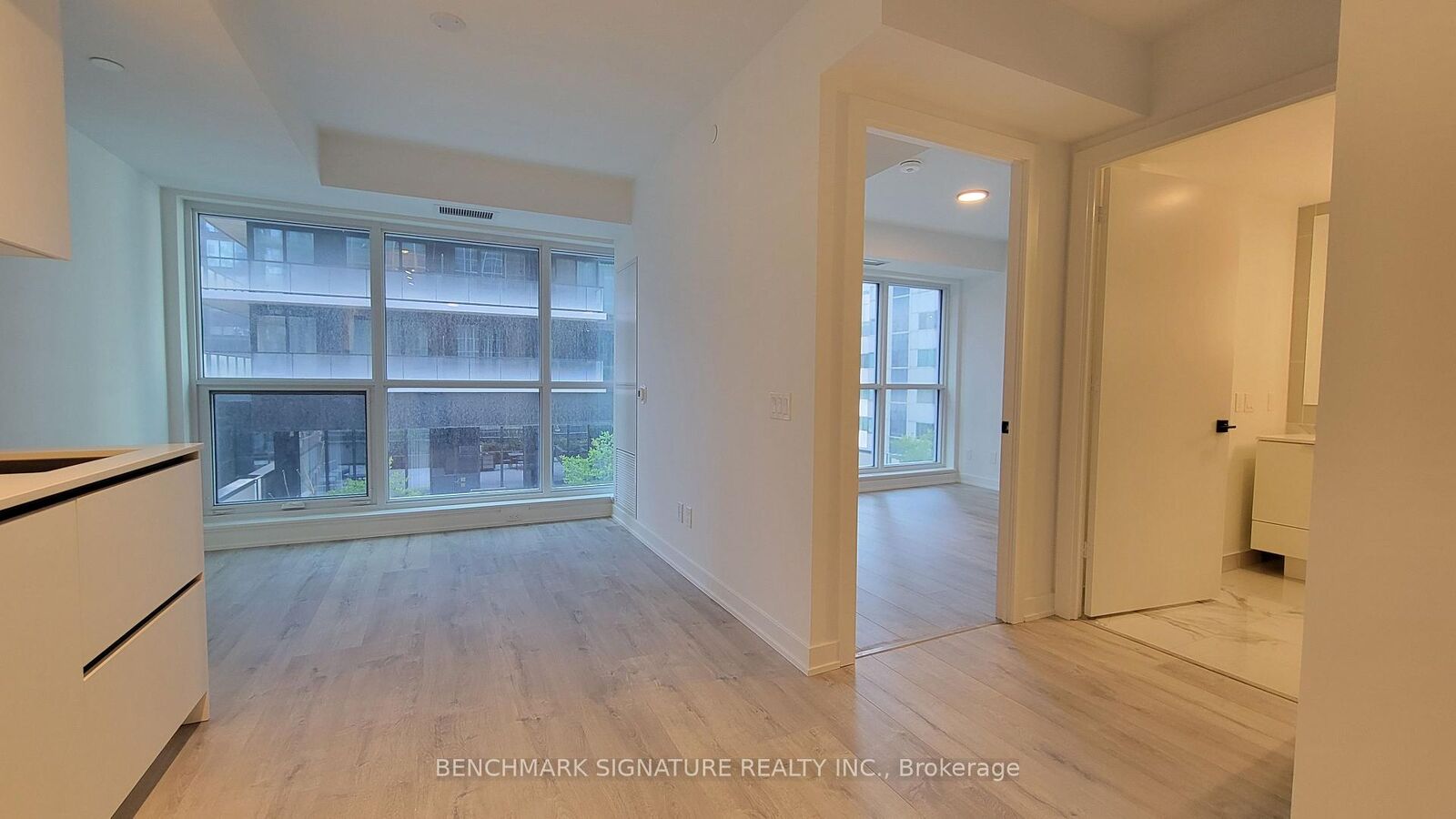 Property Photo:  327 King Street 804  ON M5V 0W7 