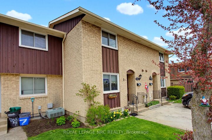 Property Photo:  50 Lakeshore Road 8  ON L2N 6P8 