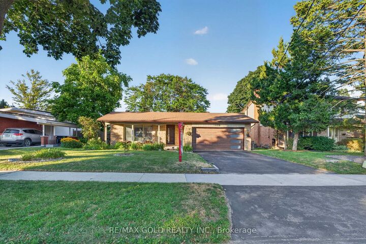 Property Photo:  16 Monterey Road  ON N2B 1V3 