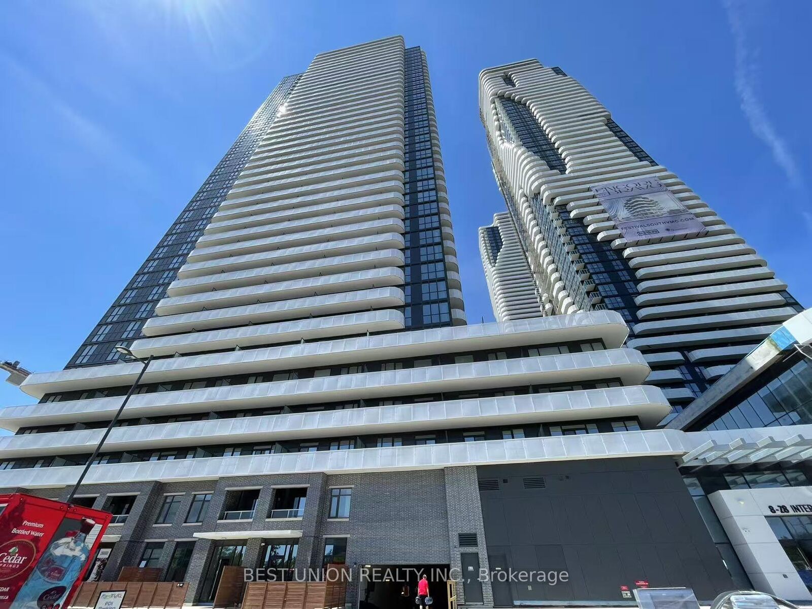 Property Photo:  28 Interchange Way 2802  ON L4K 0P8 