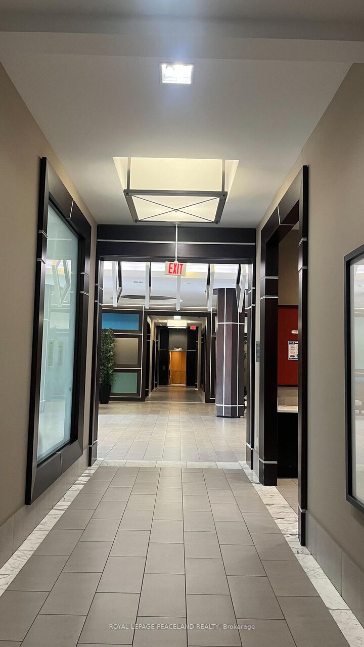 Property Photo:  5791 Yonge Street 1801  ON M2M 0A8 