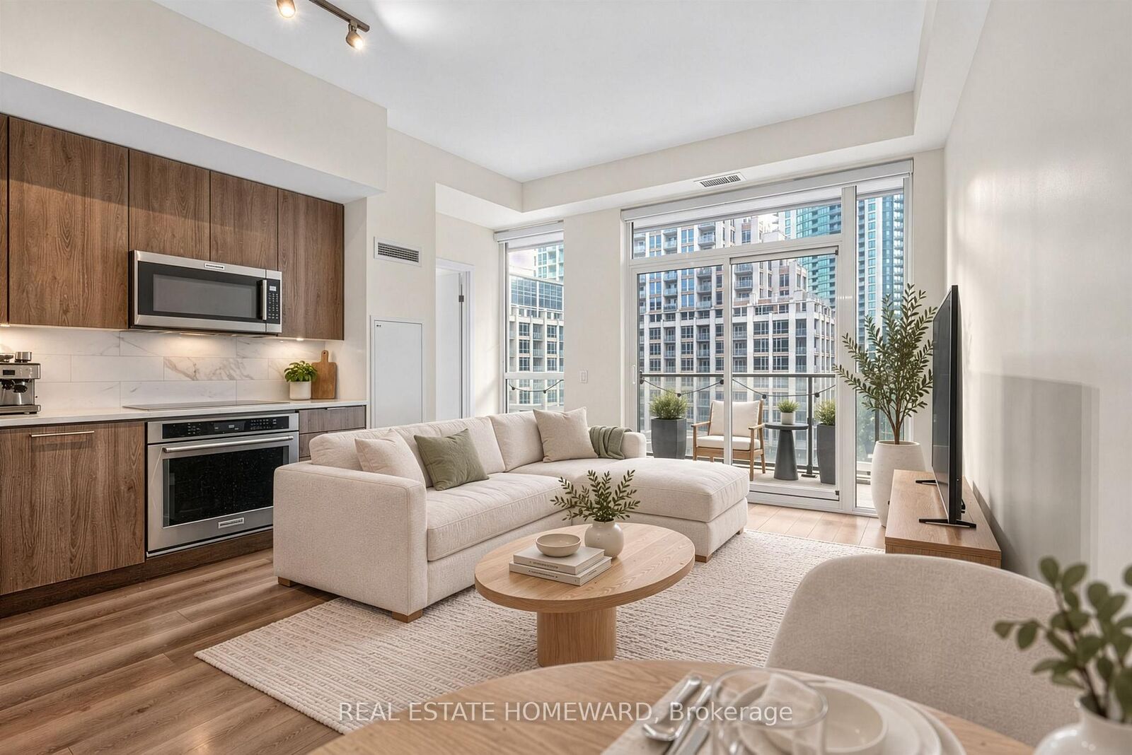Property Photo:  38 Iannuzzi Street 721  ON M5V 0S2 