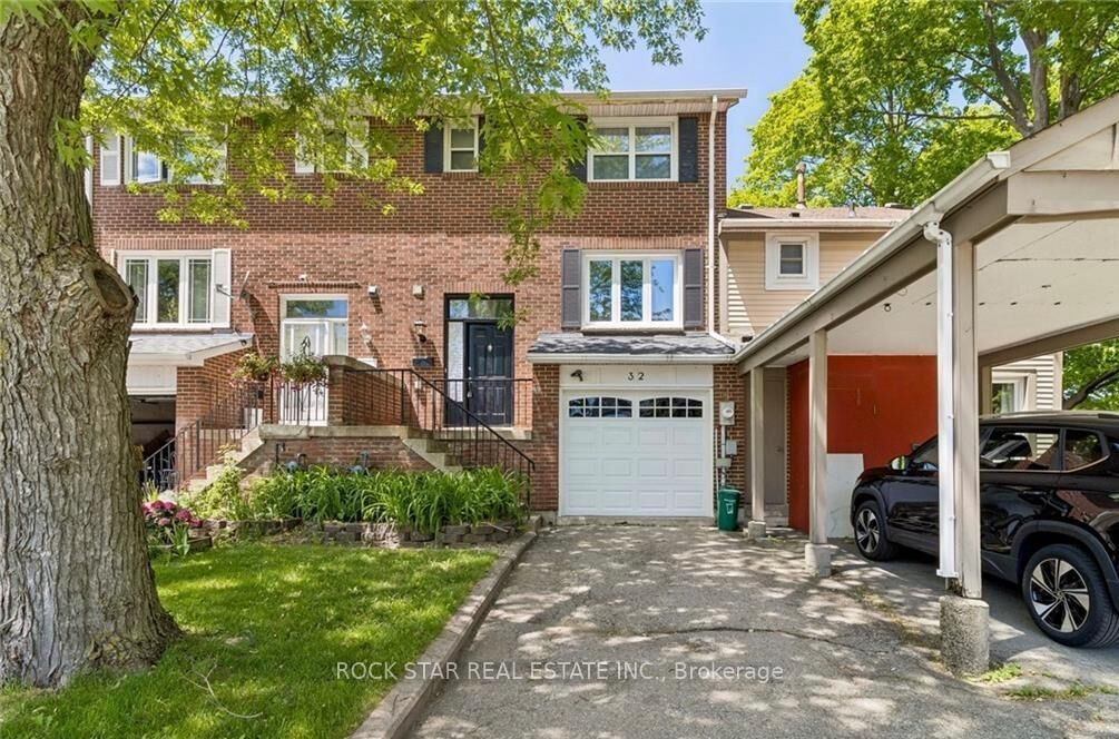 Property Photo:  32 Lansing Square  ON L6Z 1E6 