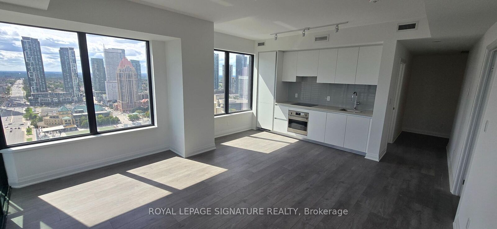 Property Photo:  4015 The Exchange N/A 2604  ON L5B 0N9 