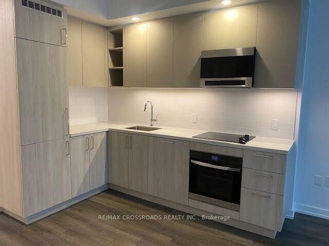 Property Photo:  21 Meadowvale Road 1404  ON L4K 0H6 