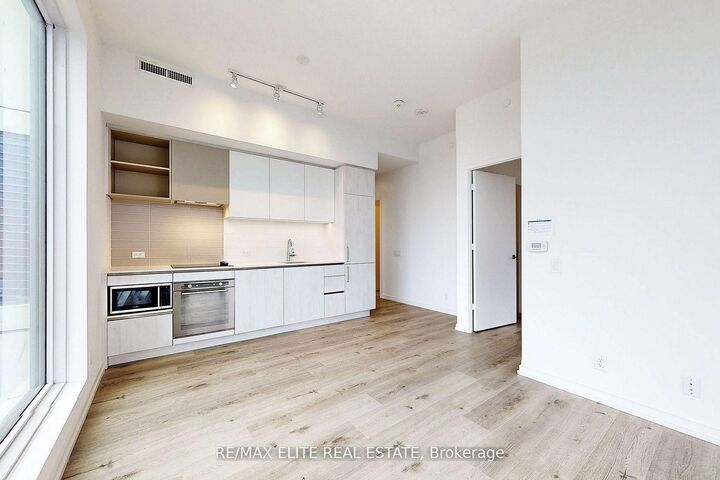 Property Photo:  7890 Jane Street 4806  ON L4K 0L1 