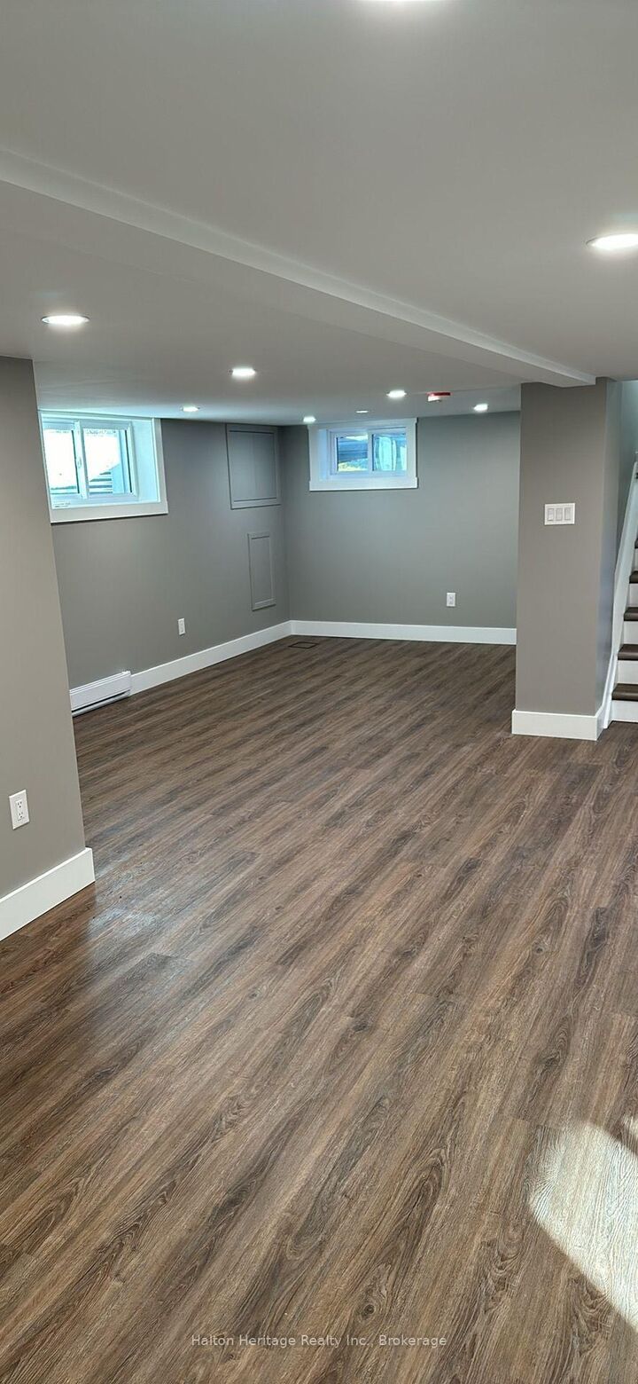 Property Photo:  342 Rosedale Avenue 2  ON L8K 4N8 