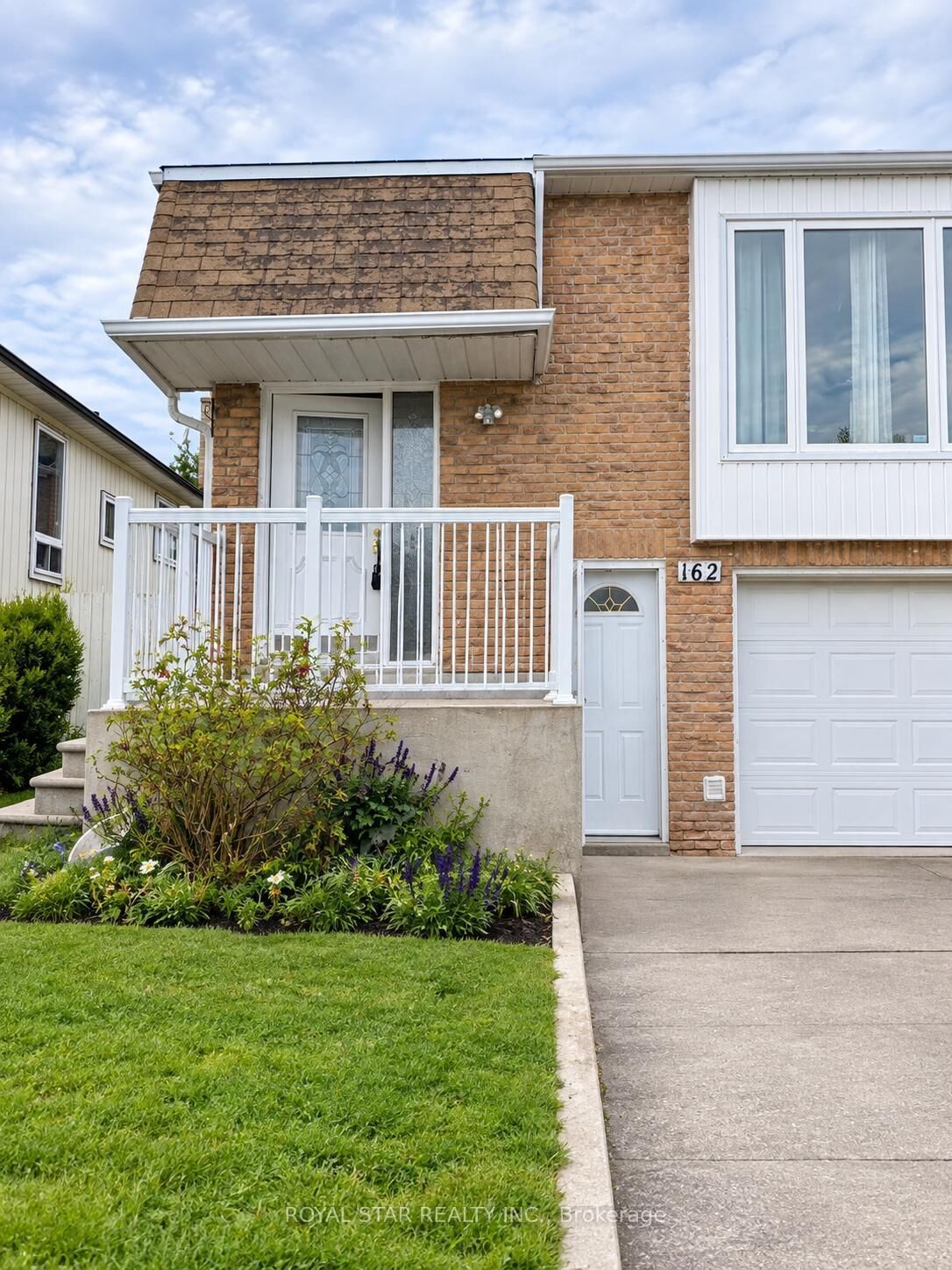 Property Photo:  162 Beech St Main Floor Street  ON L6V 1V6 