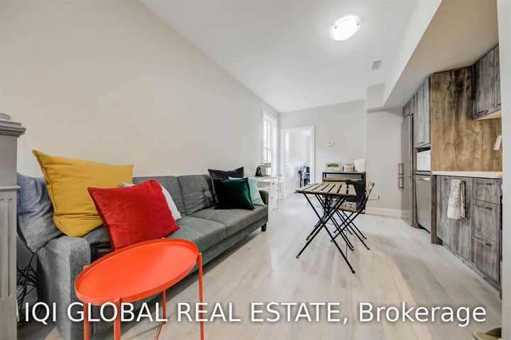 Property Photo:  142 Grace Street Upper  ON M6J 2S2 