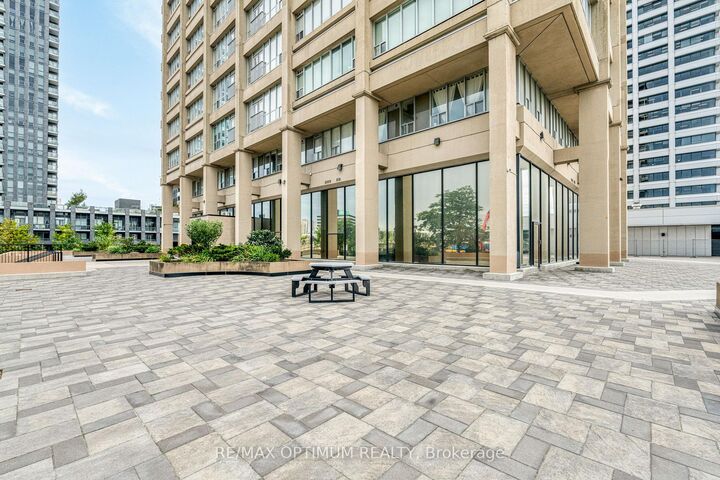 Property Photo:  797 Don Mills Road Uph211  ON M3C 1V1 