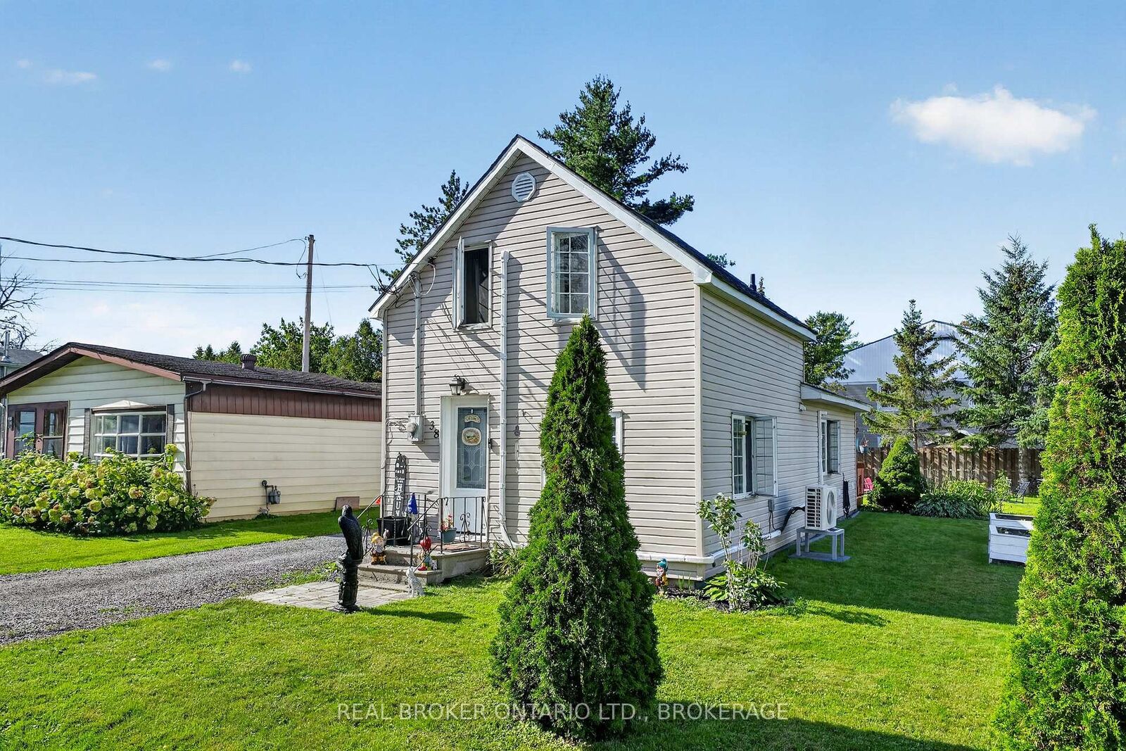 Property Photo:  38 Broad Street  ON K0C 1N0 