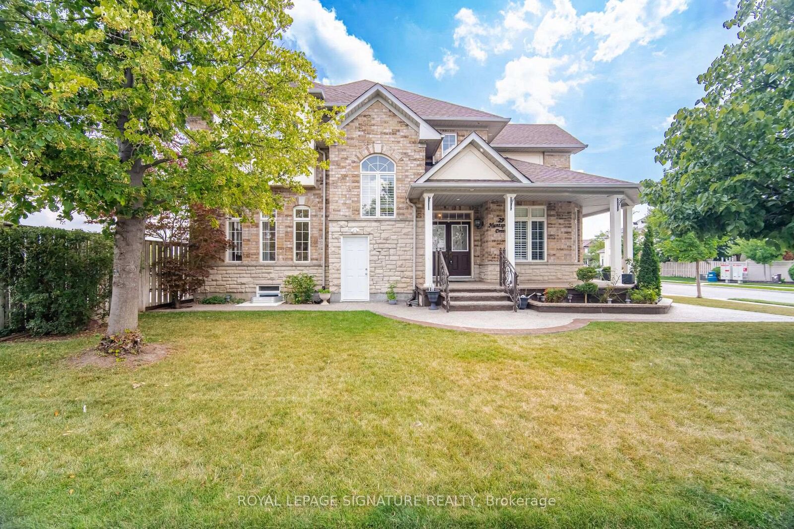 Property Photo:  29 Huntspoint Drive 1  ON L6P 2E5 