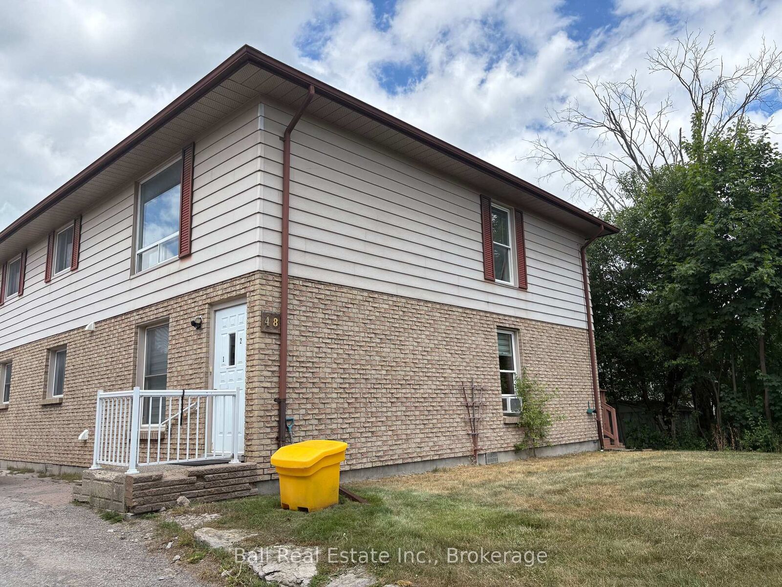 Property Photo: 48 Anne Street 2 ON K0M 1A0