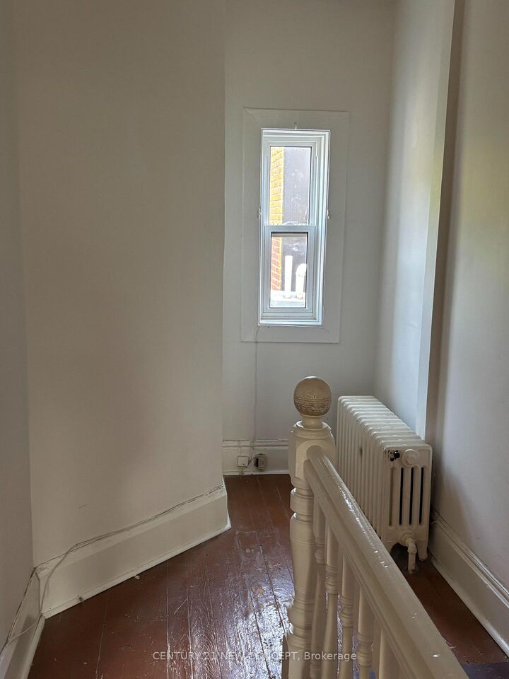 Property Photo:  585 Parliament Street Upper Level  ON M4X 1P9 