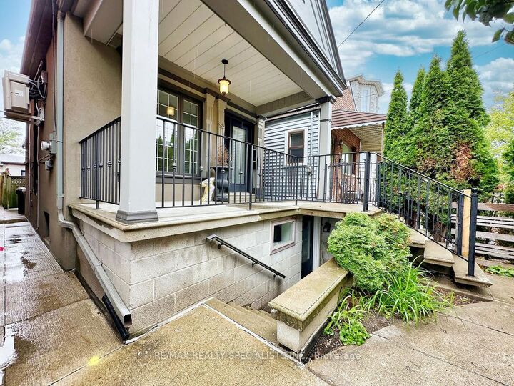 Property Photo:  252 Earlscourt Avenue  ON M6E 4B6 