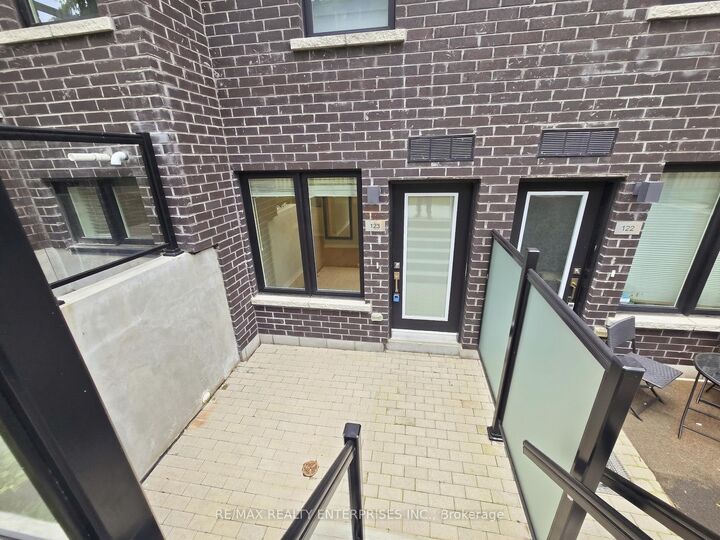 Property Photo:  1145 Journeyman Lane 123  ON L5J 0B5 
