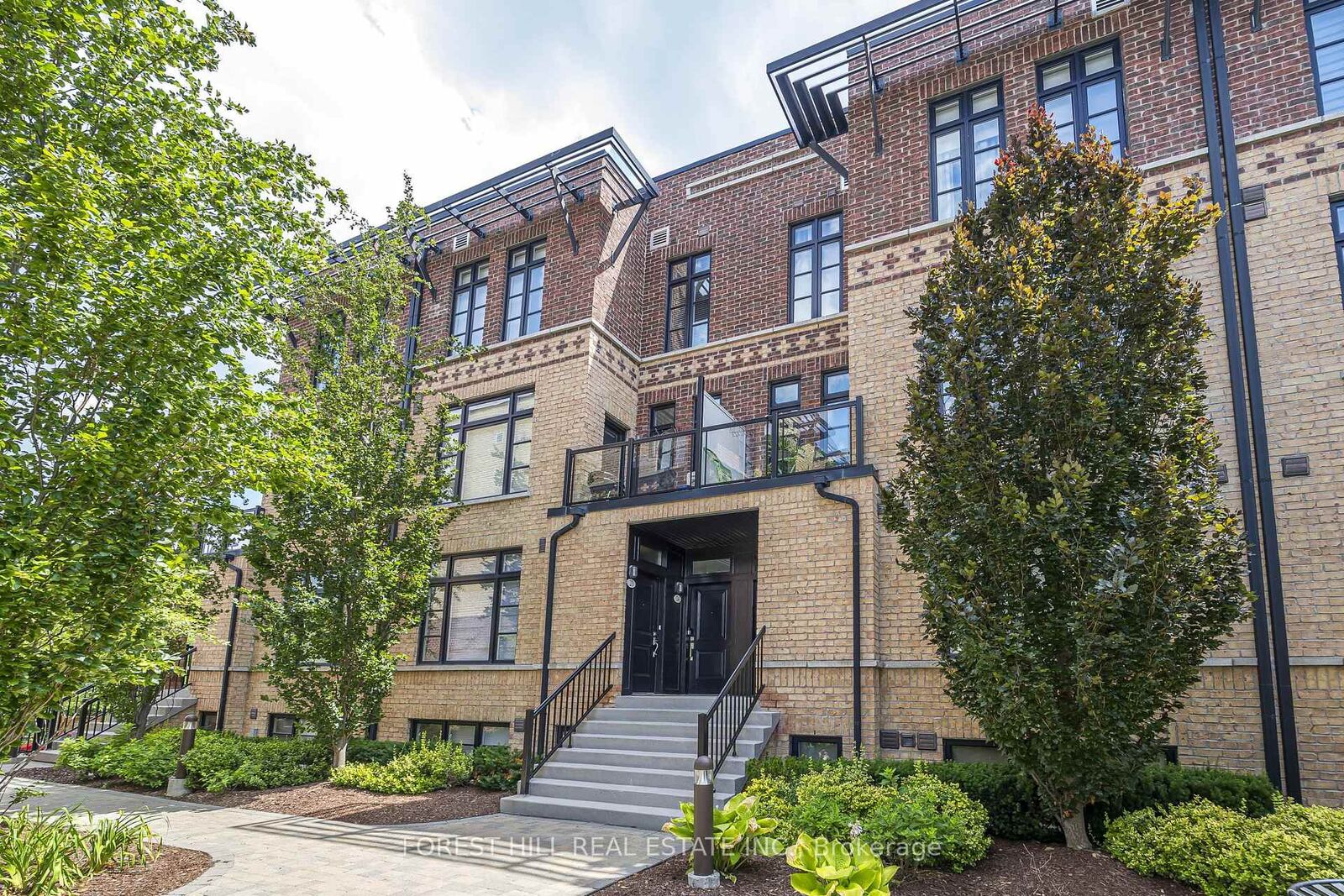 Property Photo:  8169 Kipling Avenue 28  ON L4L 0G4 